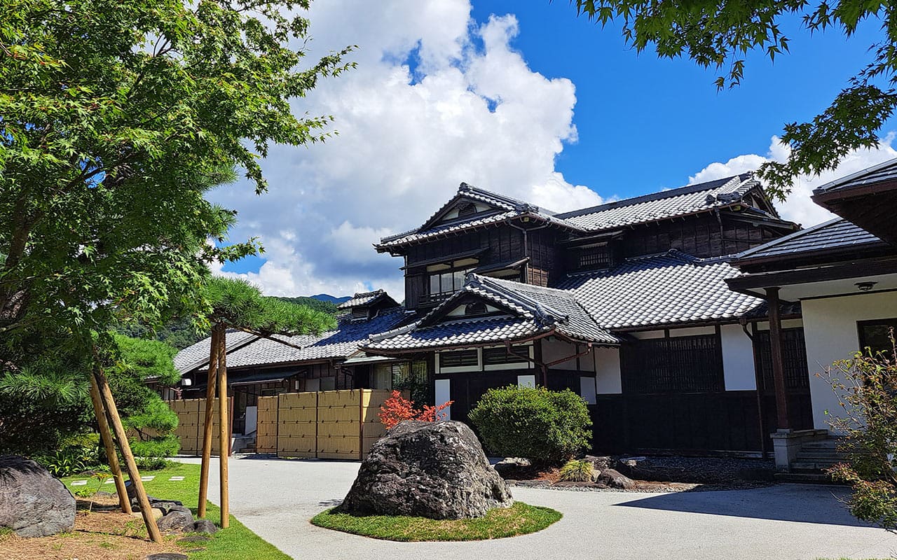 豊門会館の外観（和洋折衷の建築）