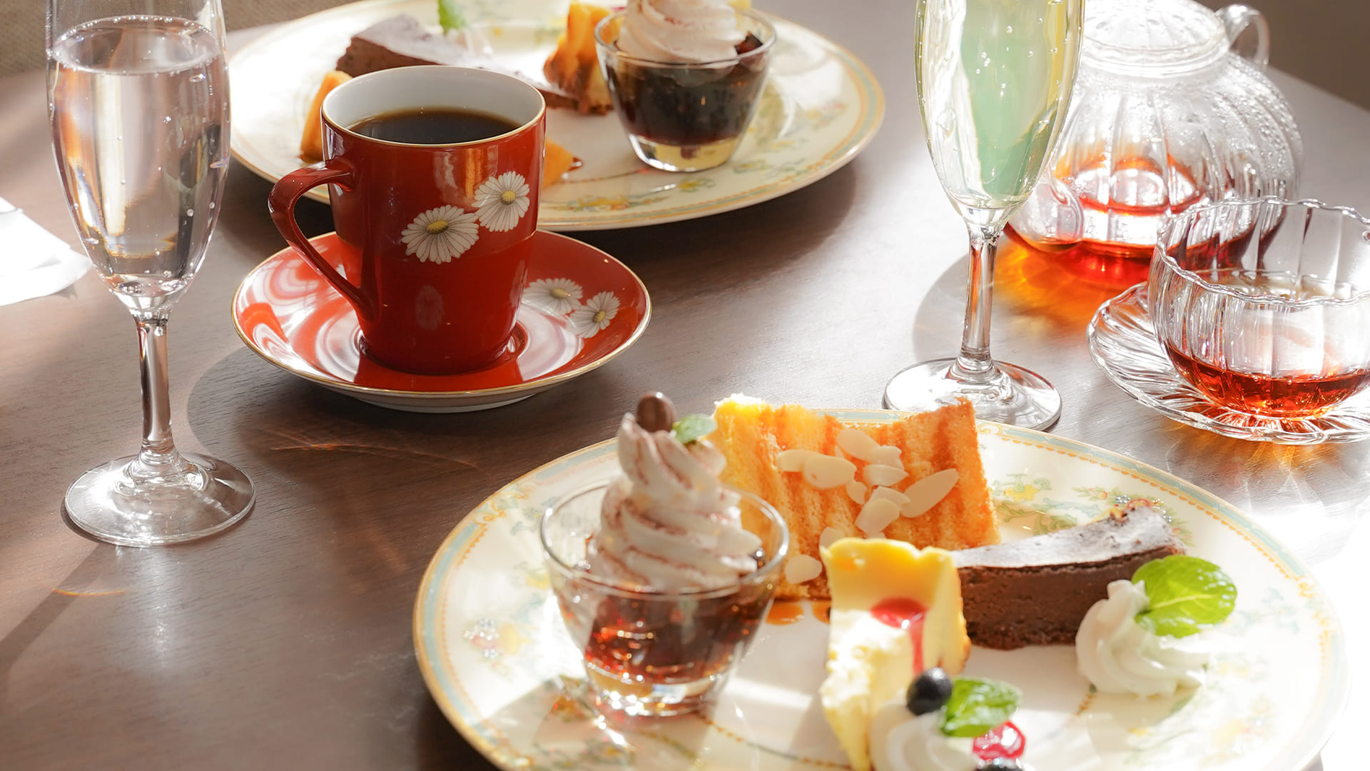 豊門カフェのアフタヌーンスイーツとドリンク