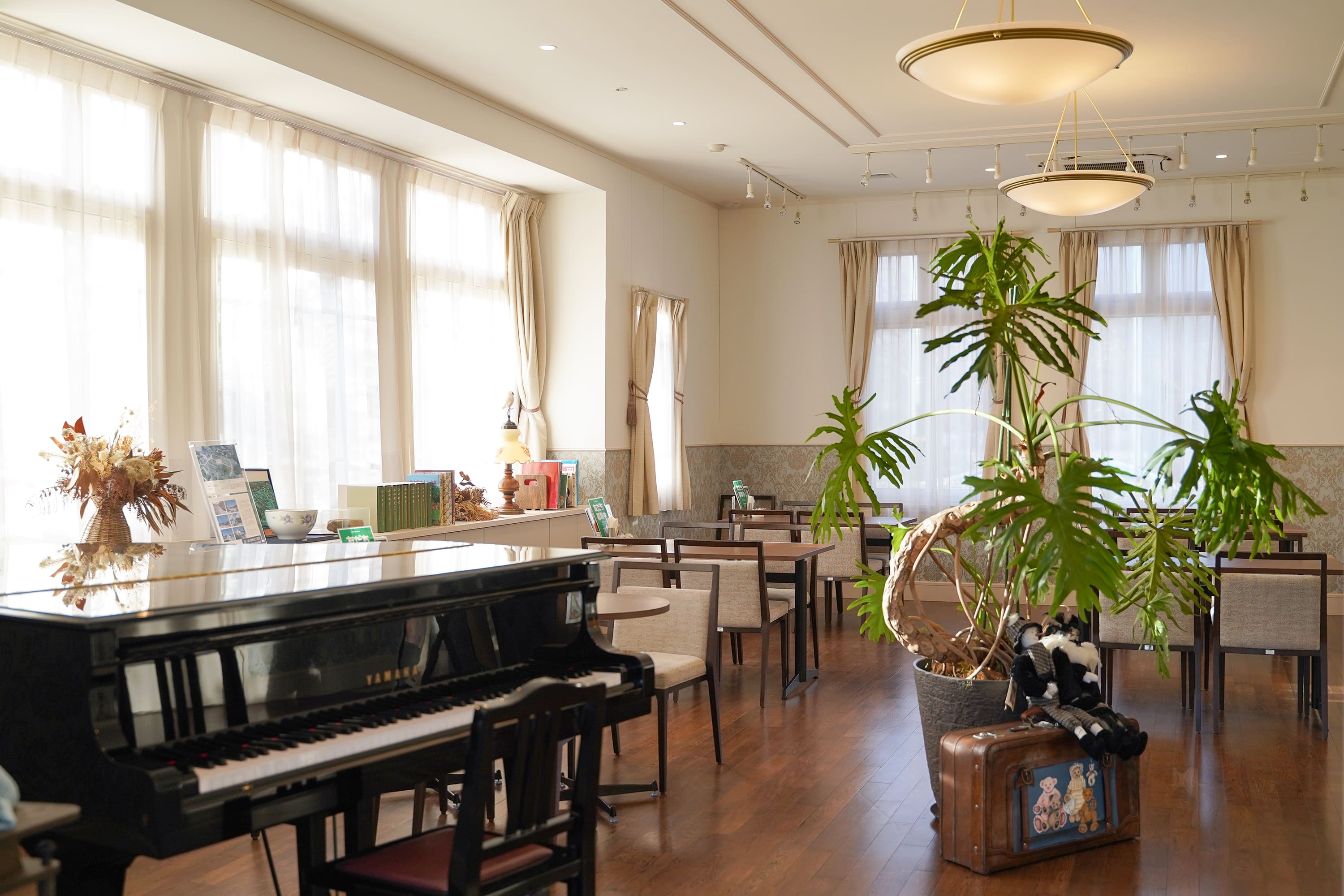 豊門カフェ洋館の店内（開放感のある貸切パーティー空間）